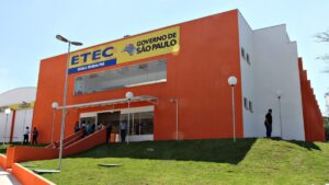 Quais são os cursos técnicos oferecidos pela ETEC?