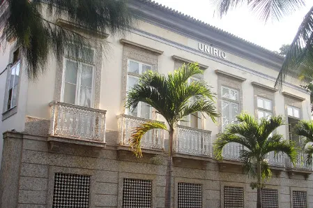 Quais são os cursos oferecidos pela UNIRIO?