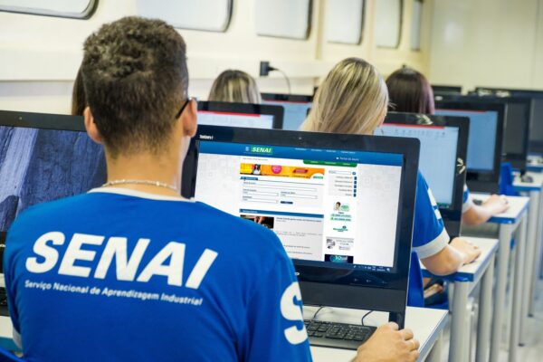 Alunos-do-SENAI-em-aula-online